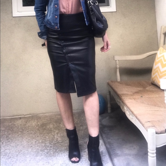 🤩LA Style Faux Leather Skirt - Picture 5 of 6